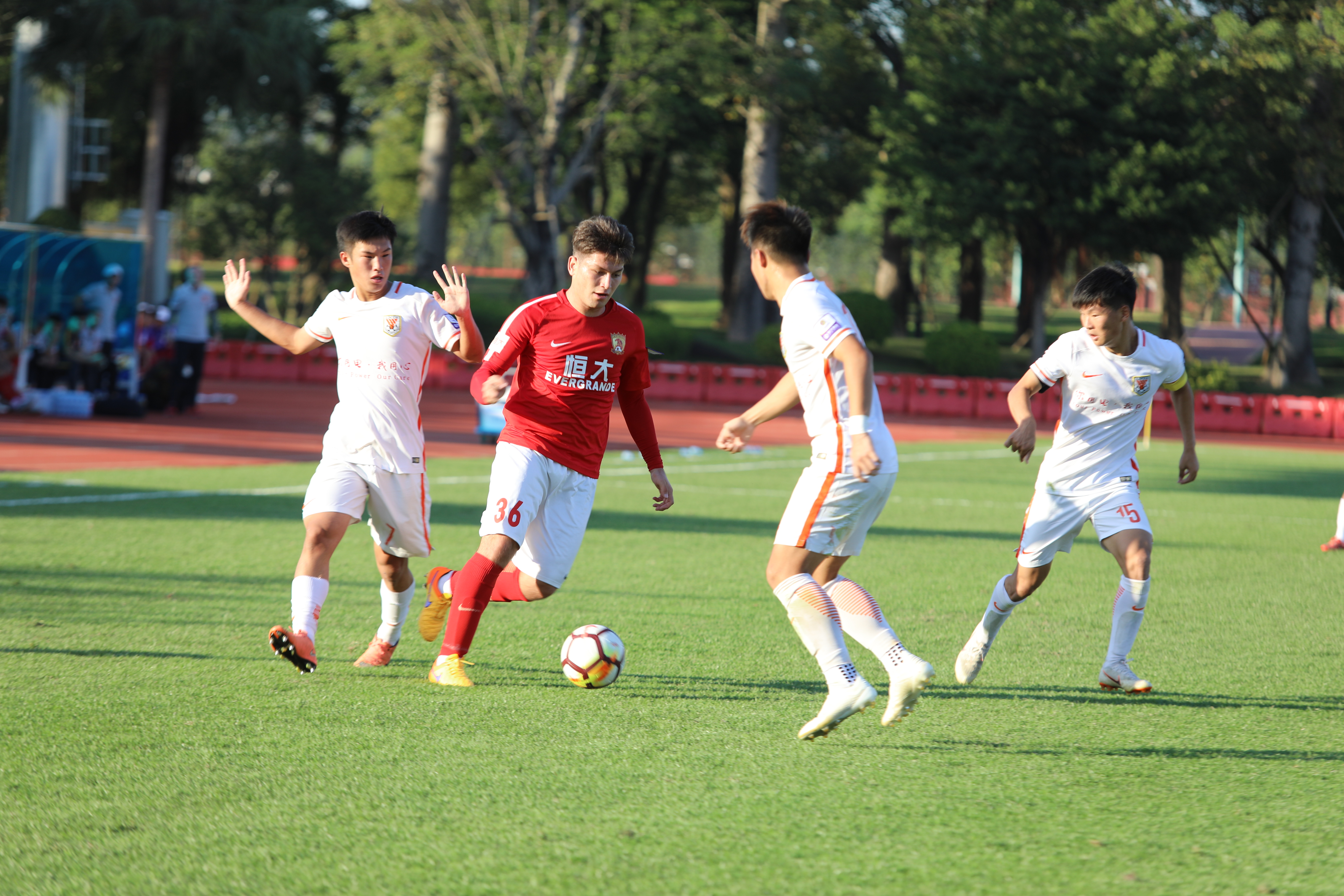 中国足球青训赛许家印,许家印投资1000亿元