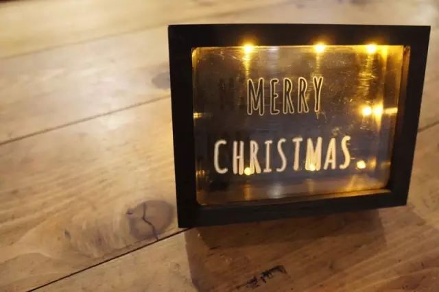 80后夫妇将破旧小宅爆改“复古咖啡厅”，95%家具都是自己打造