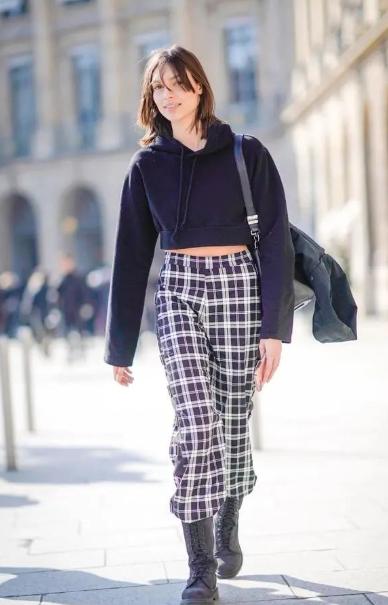 打*裤底**就要失宠了，今年大家都在穿“豆腐裤”，遮肉显高还时髦