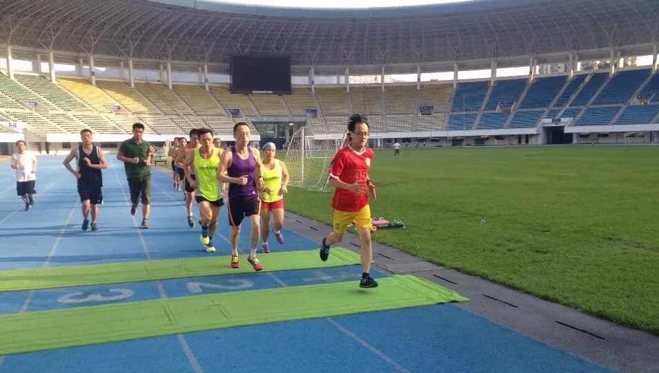 王石说疫情,69岁王石玄武湖晨跑5公里