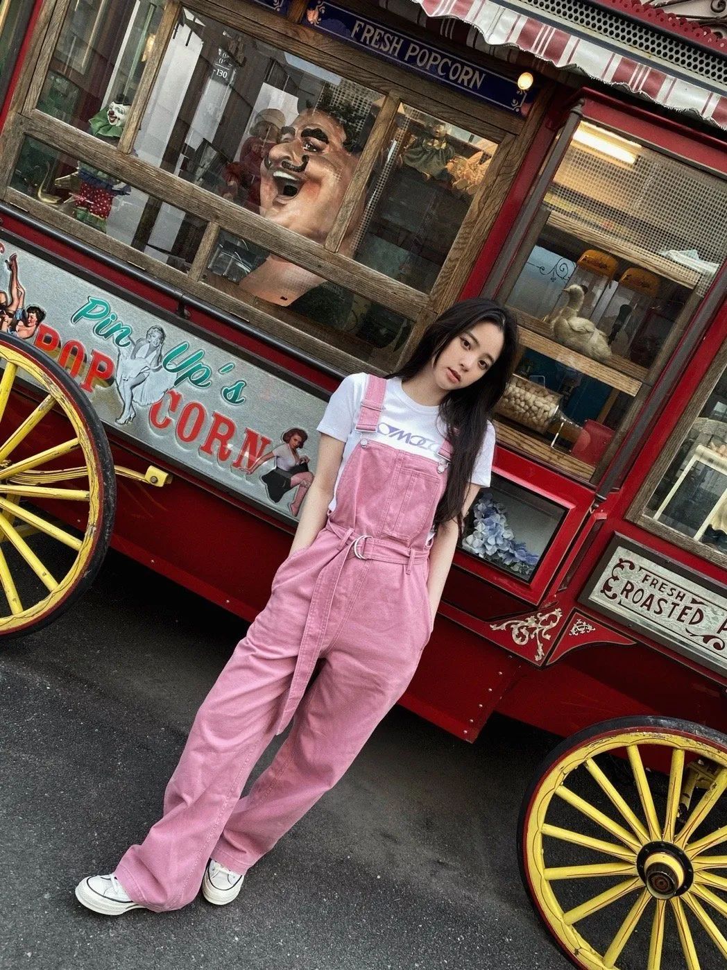 背带裤果然很减龄看起来很少女啊,哪种背带裤既减龄又不过时