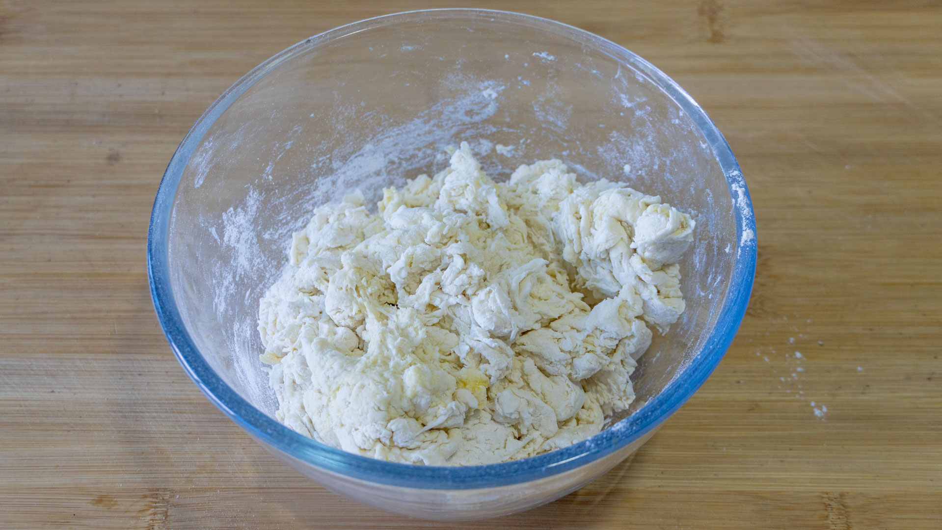 蓬松酥脆油条的家常做法,在家做油条香酥可口健康营养