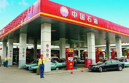 加油站上班一个月工资是多少钱,加油站工资低为什么都抢着去上班