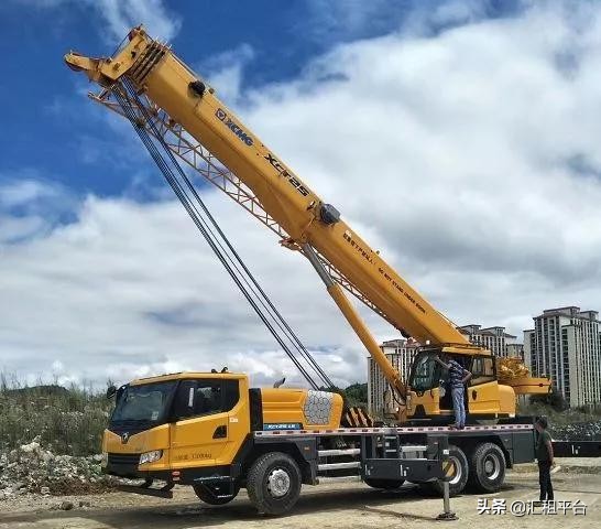 创业不离亲兄弟丨一年两台徐工车，7年吊出千万财