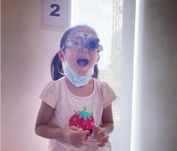 贾静雯心痛发文，5岁女儿被查出先天性弱视，她的忠告值得一看