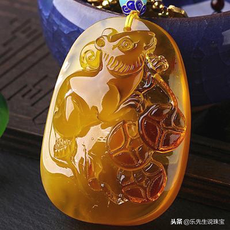 如何鉴别真假蜜蜡这方法简单有效,蜜蜡打紫光灯一定能鉴别真假吗