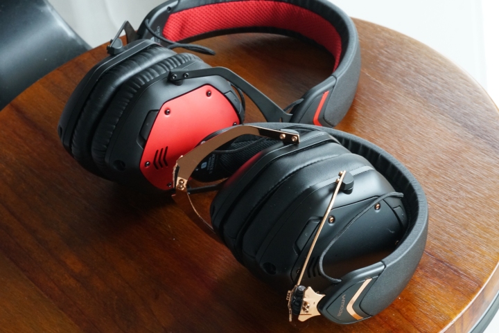 美国头戴式蓝牙耳机,可戴头盔的头戴式蓝牙耳机