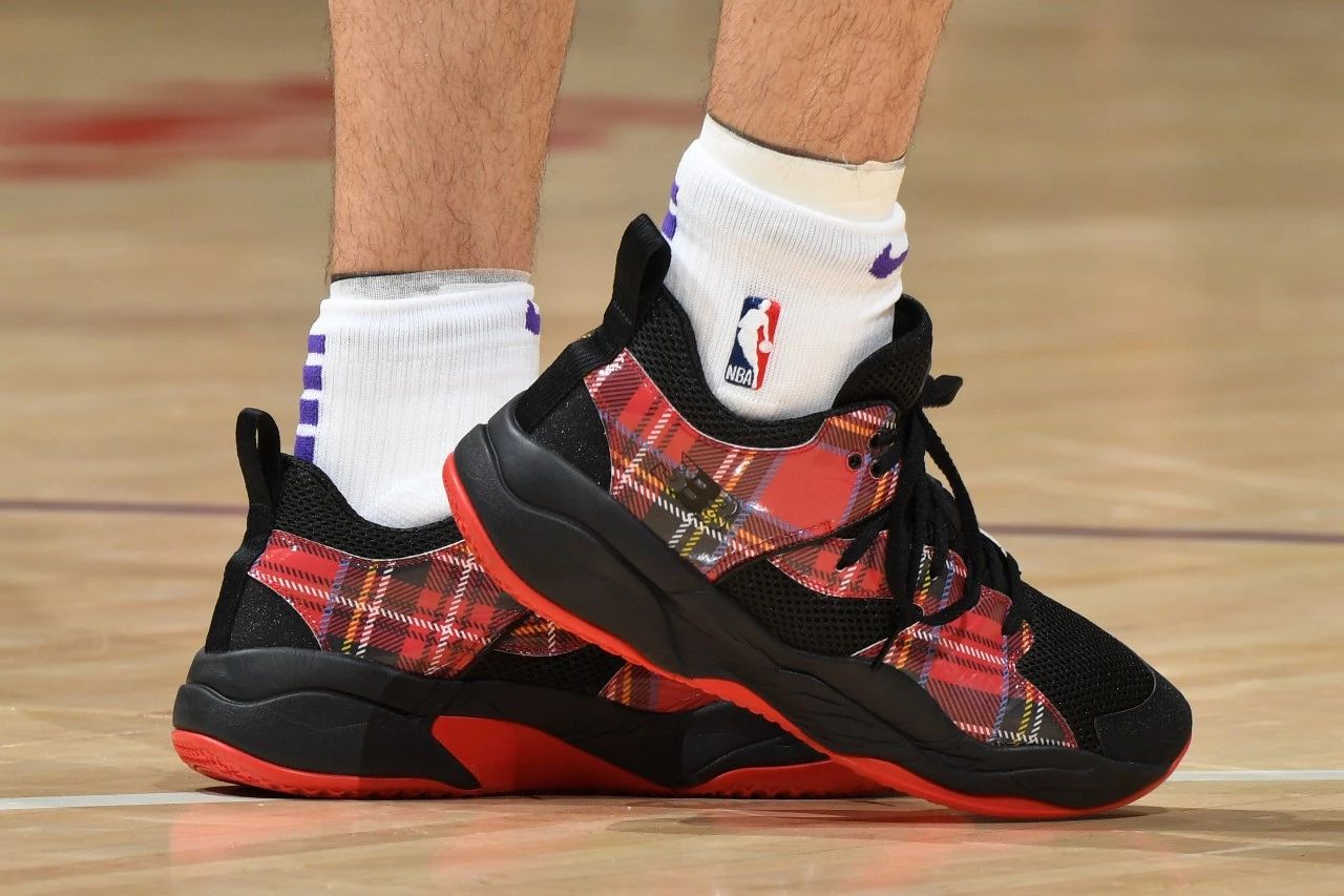 WEN赛场|鞋王上脚两大经典AJ,“Gators”和兔八哥你更爱哪个?