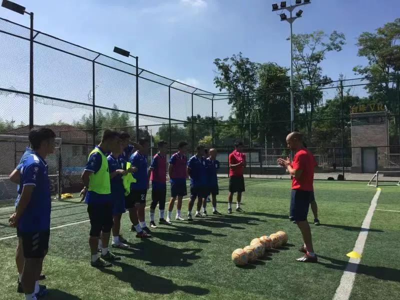 关于欧洲足球青训体系,欧洲足球青训u8