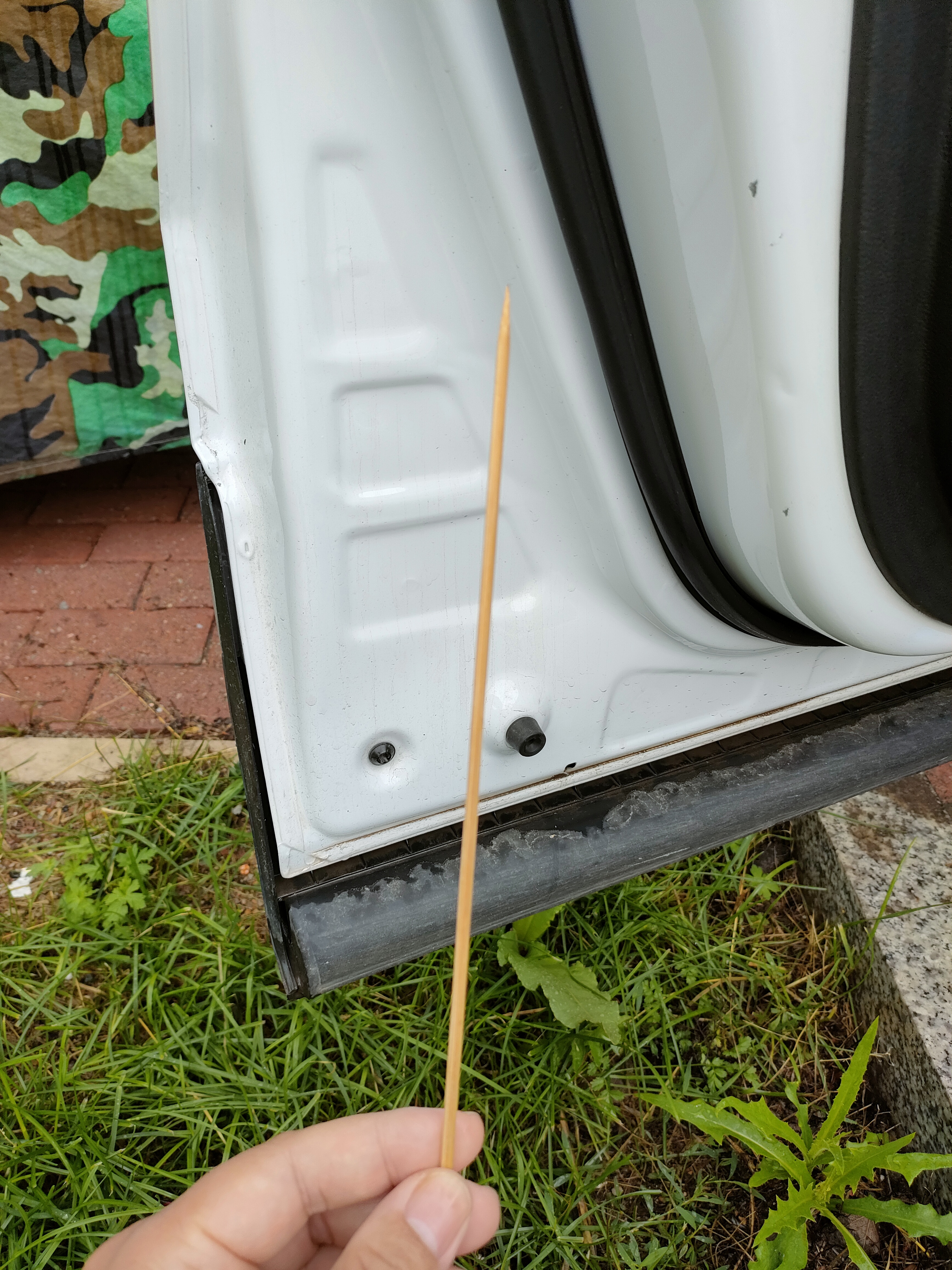 小东西的用处,车门底部排水孔生锈处理方法