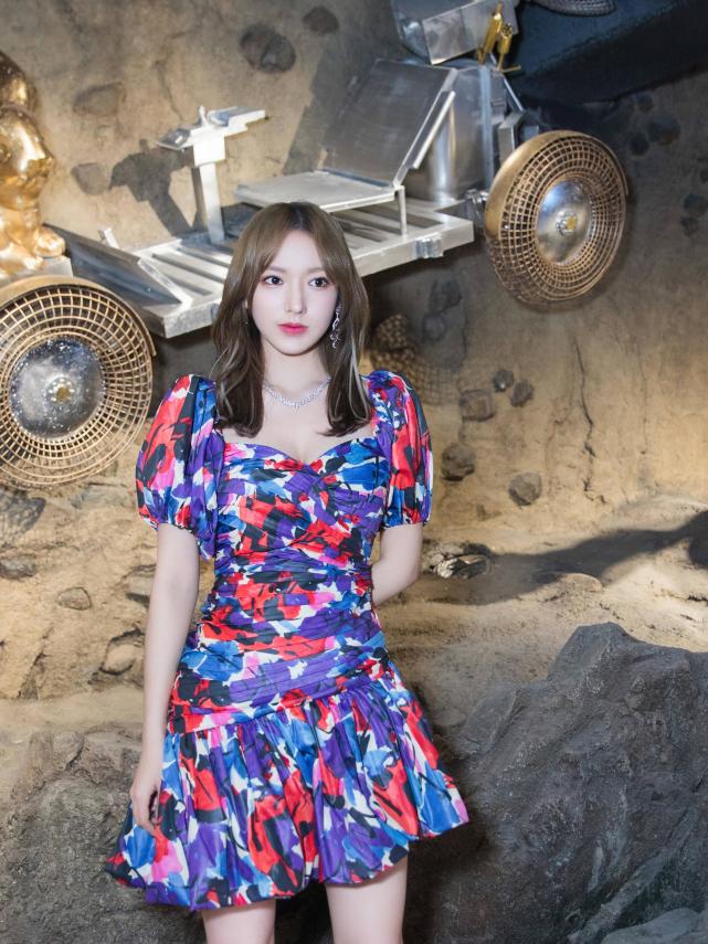 程潇最新穿衣搭配图,身材五五分怎么穿显腿长