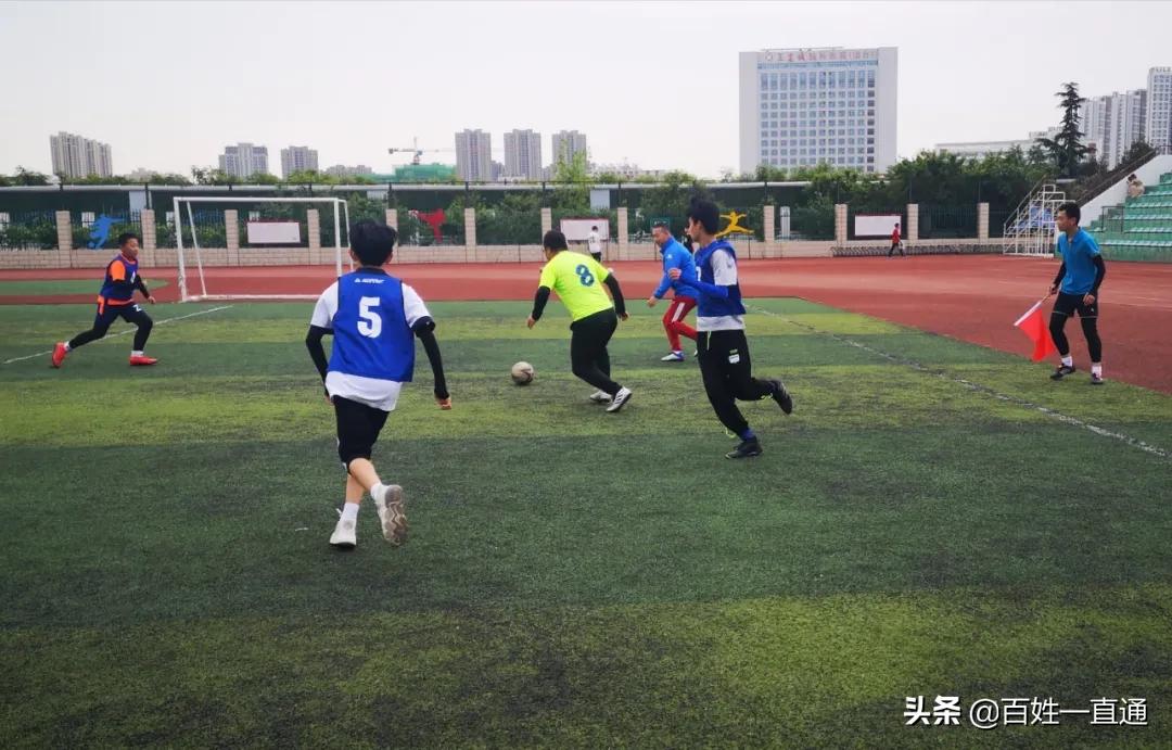 小小足球赛强强父子兵—烟台开发区第二初级中学成功举办亲子活动