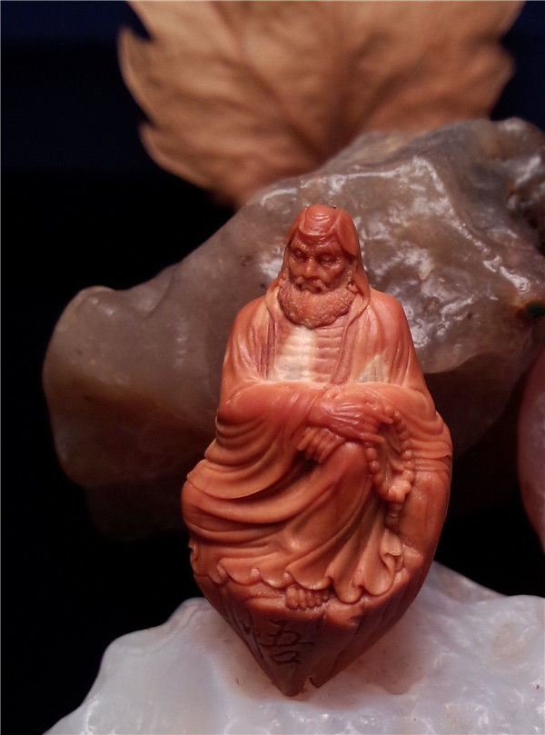 师父领进门，修行在个人——艺海核雕-黄树立的雕刻人生