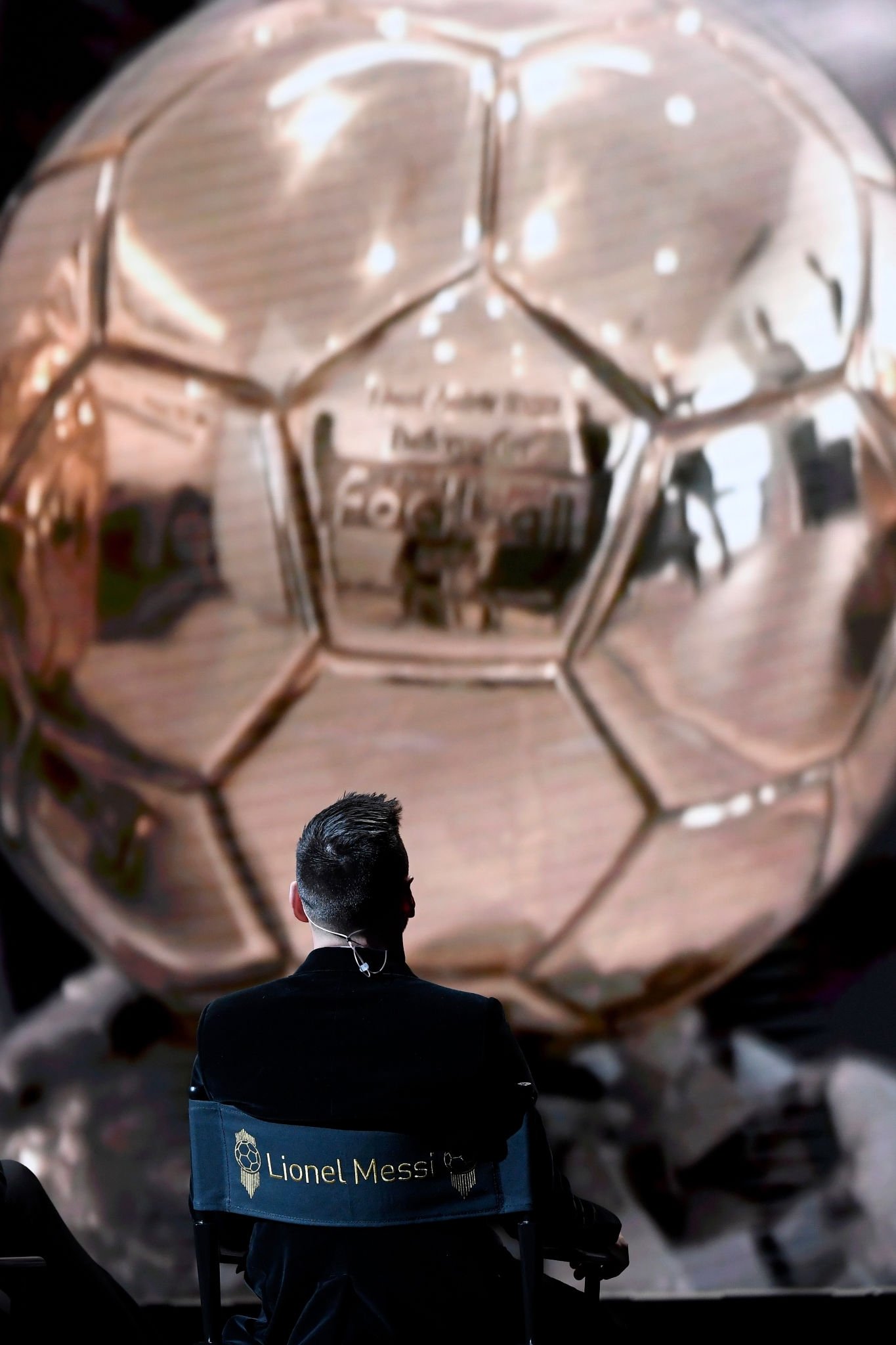 登贝莱对巴萨到底有什么不满,登贝莱接近与巴萨降薪续约