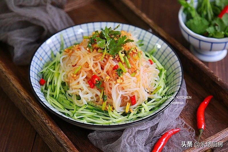 减脂凉拌酸辣大白菜,酸辣家常菜减脂