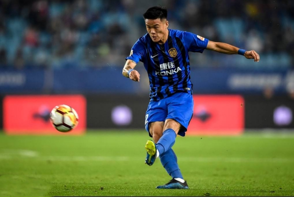 苏宁93最强铁闸已成球队后防领袖:未来他入选国足将是众望所归