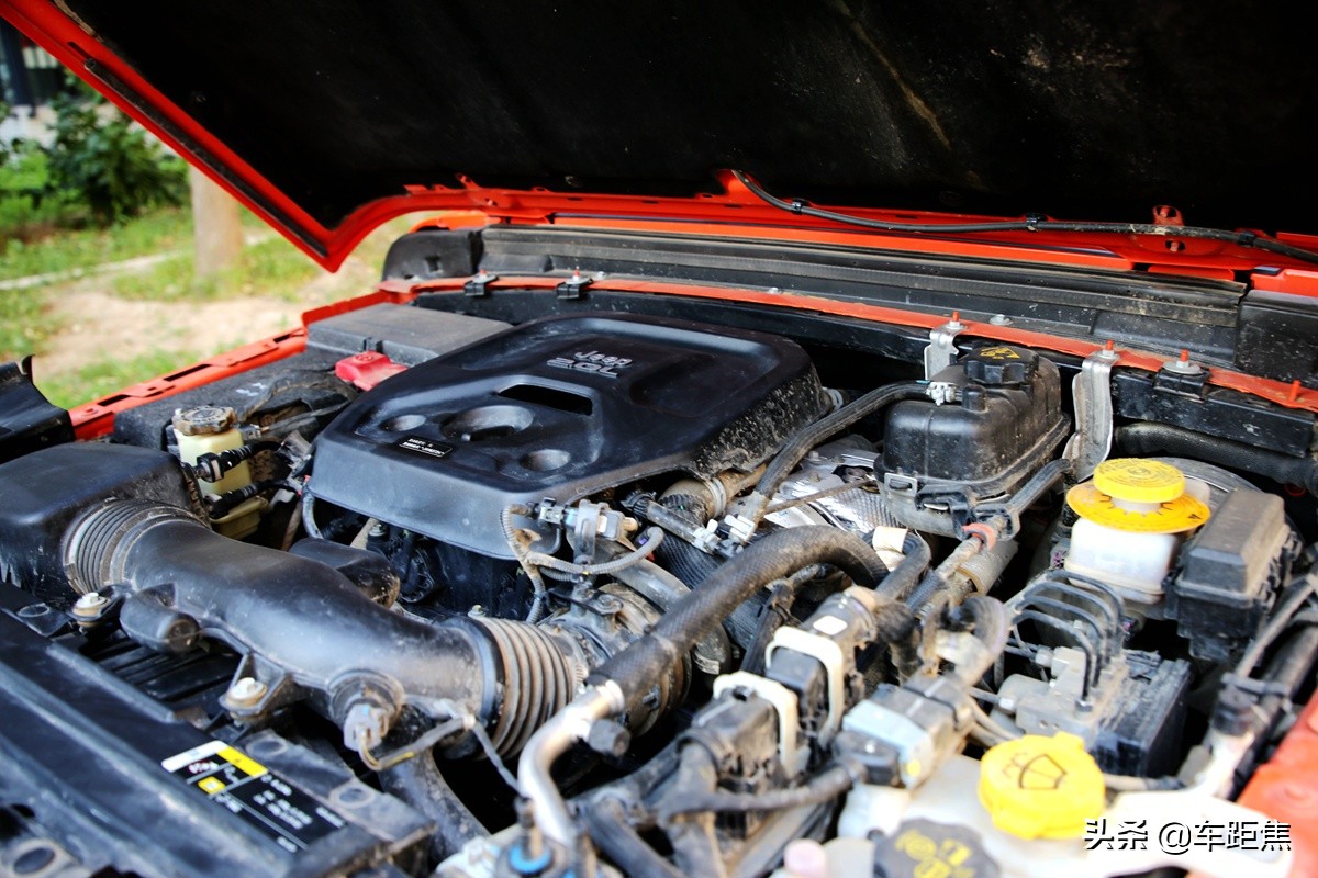 感受牧马人第一视角,牧马人沉浸式体验白色内饰