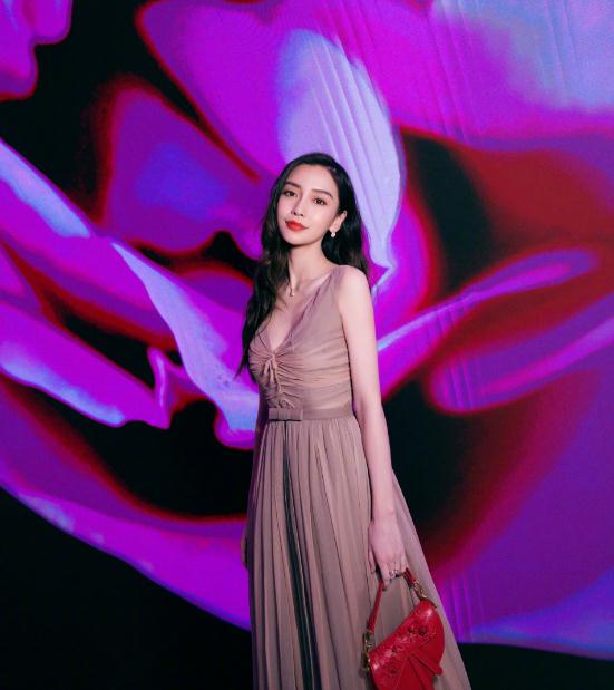 baby见贝克汉姆穿的什么鞋,杨颖贝克汉姆又同框了