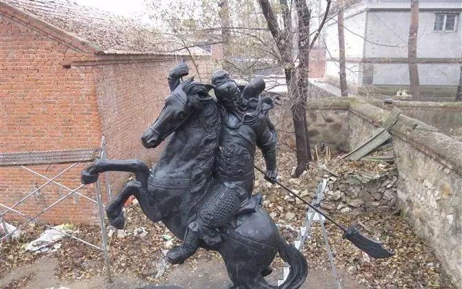 云南石雕关公人物雕像,关公雕像佛纹寓意