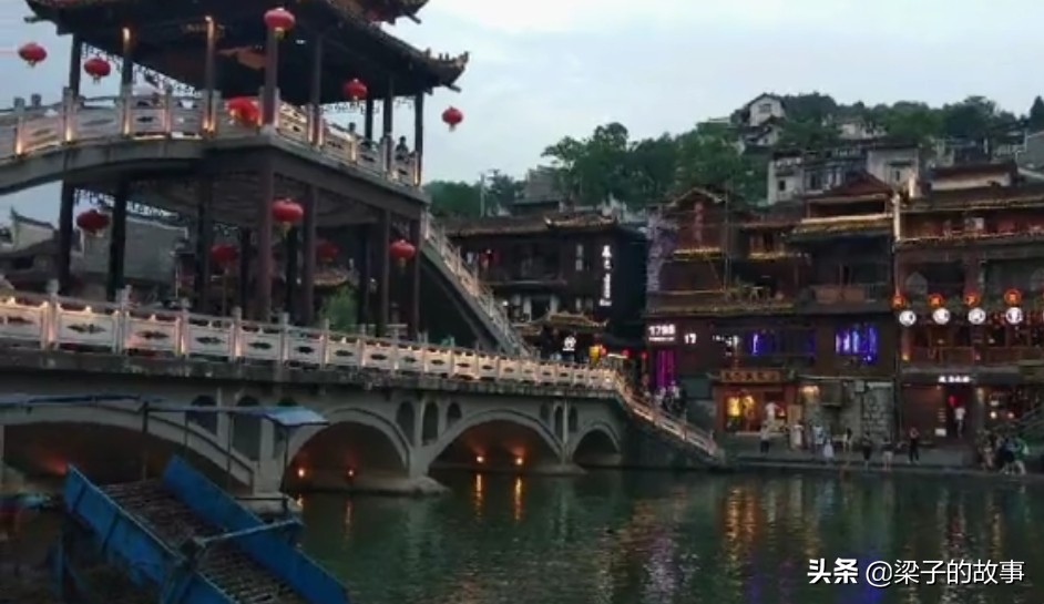 湖南湘西自治州凤凰古城景区,湘西明珠凤凰古城位于哪个省