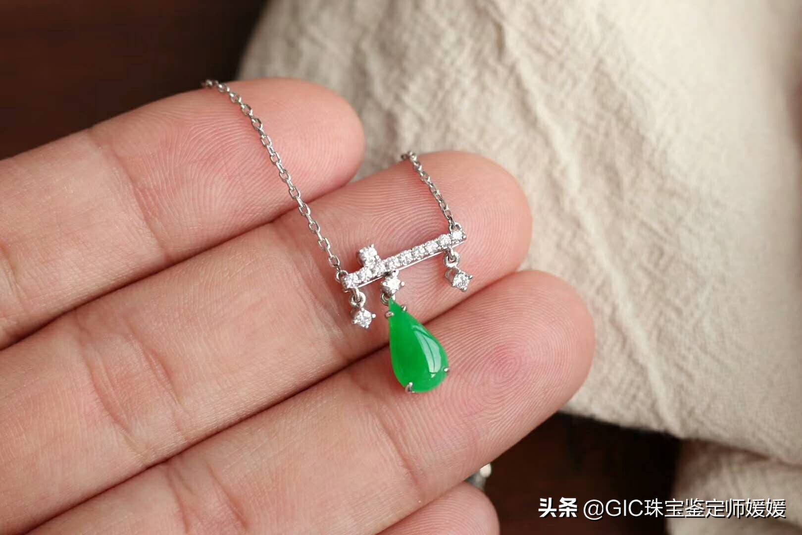 锁骨链的搭配效果图,锁骨链太好看了气质又百搭