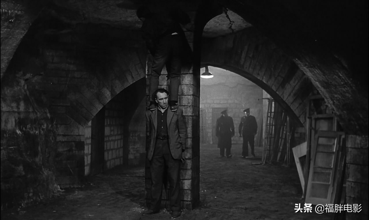 肖申克的救赎挖洞挖了多少年,最伟大的越狱电影肖申克的救赎