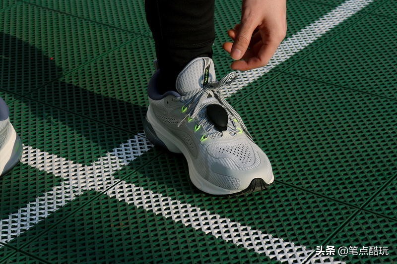 咕咚安踏减震跑鞋,安踏联合咕咚测评