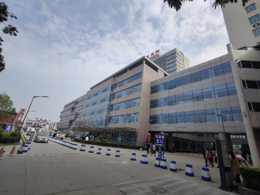 商丘蓝天白云,商丘市第一人民医院全景图