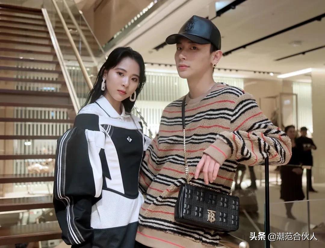 楂樹釜瀛愭儏渚ｆ挒鑹茬郴绌挎惌,鎾炶～鍑犵巼鏋佷綆鎯呬荆绌挎惌蹇冩満璧锋潵