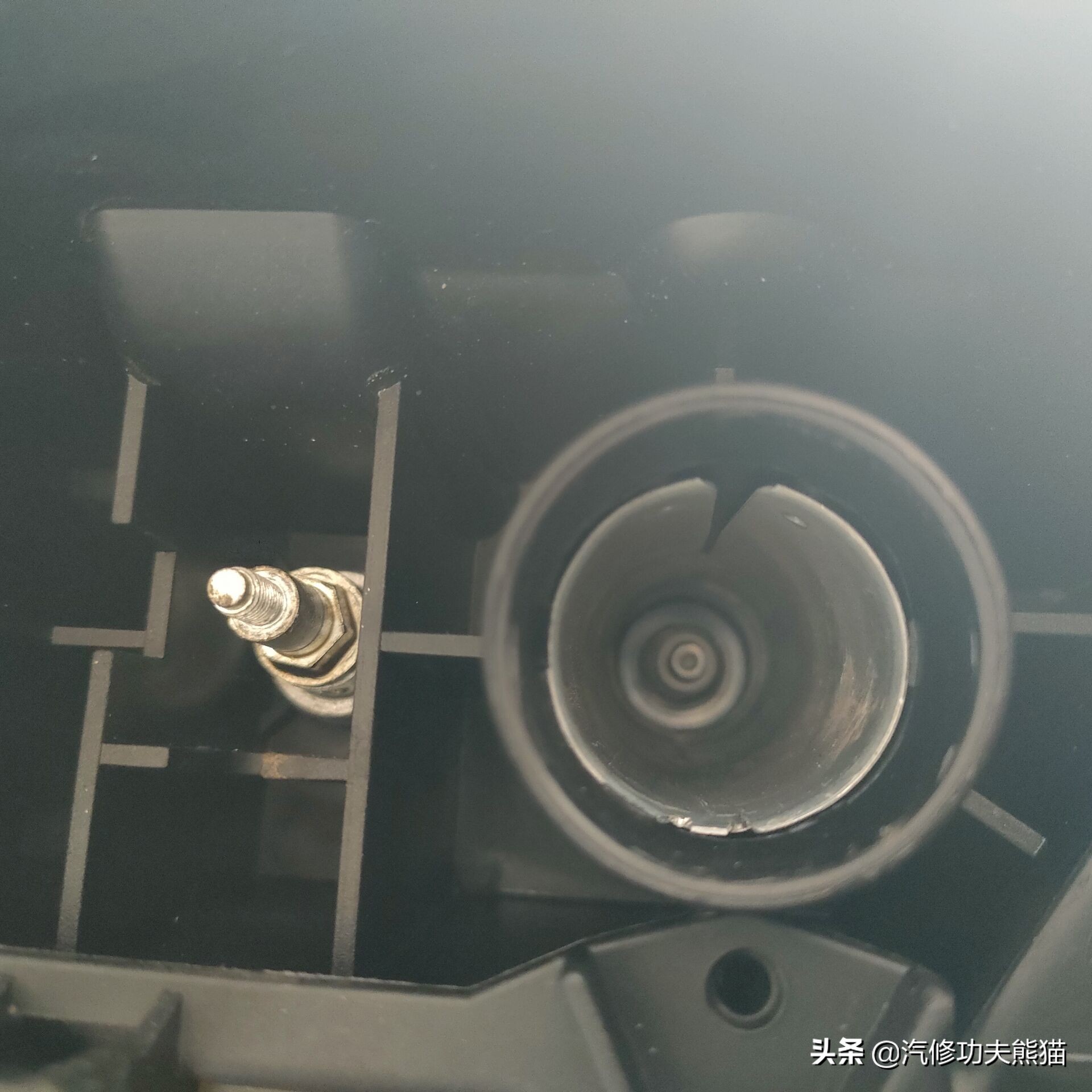 宝马e90325i2007款,宝马e90漏机油通病