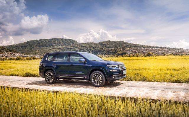 现代新胜达和沃尔沃xc60,大指挥官车身对比沃尔沃xc60