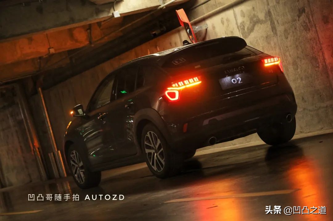 你去长沙文和友打卡，尼依格罗看云，我却在地库欣赏对立美学