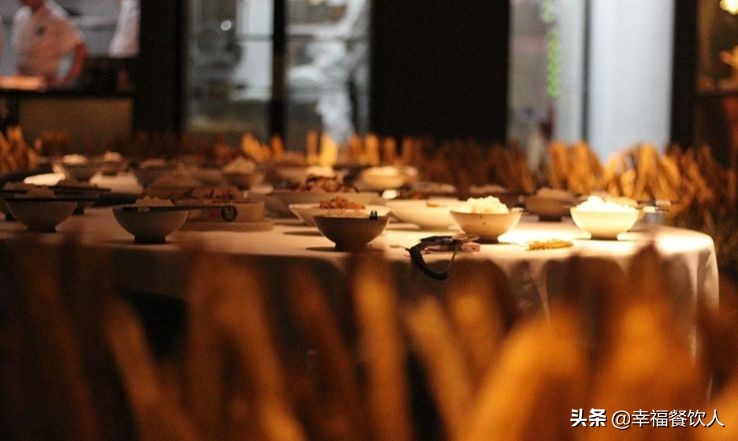 大众点评品类榜首!这家“土到极致”的湘菜馆是如何做到的?