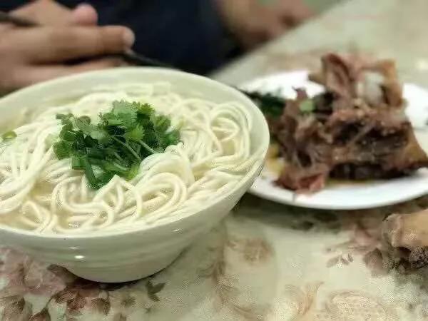 宁波哪里有吃正宗牛肉面的地方,宁波顶流商圈