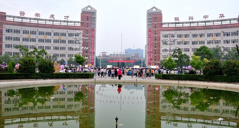 有几个人考上了清华北大,有多少人考上清华和北大学校