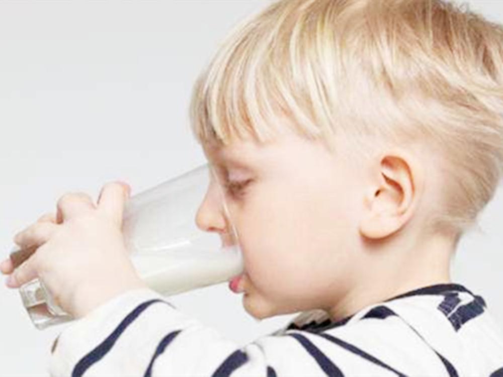 1-7天新生儿奶粉喂量标准及次数,宝宝长个子建议什么奶粉