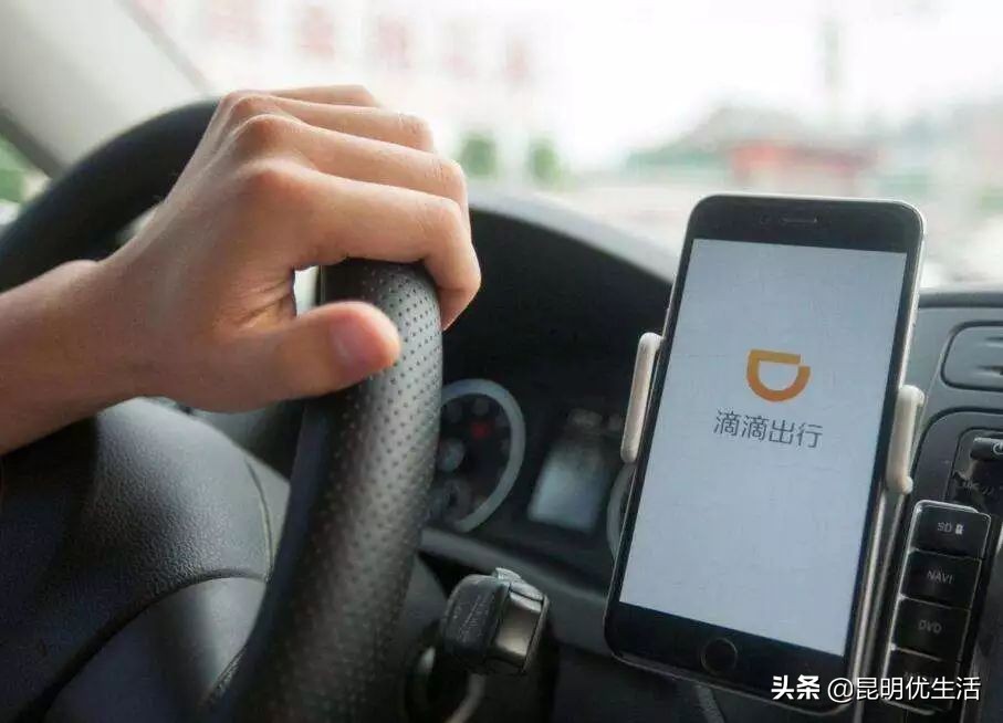 90后工资5000元副业20000元,90后月薪3000的上班日常