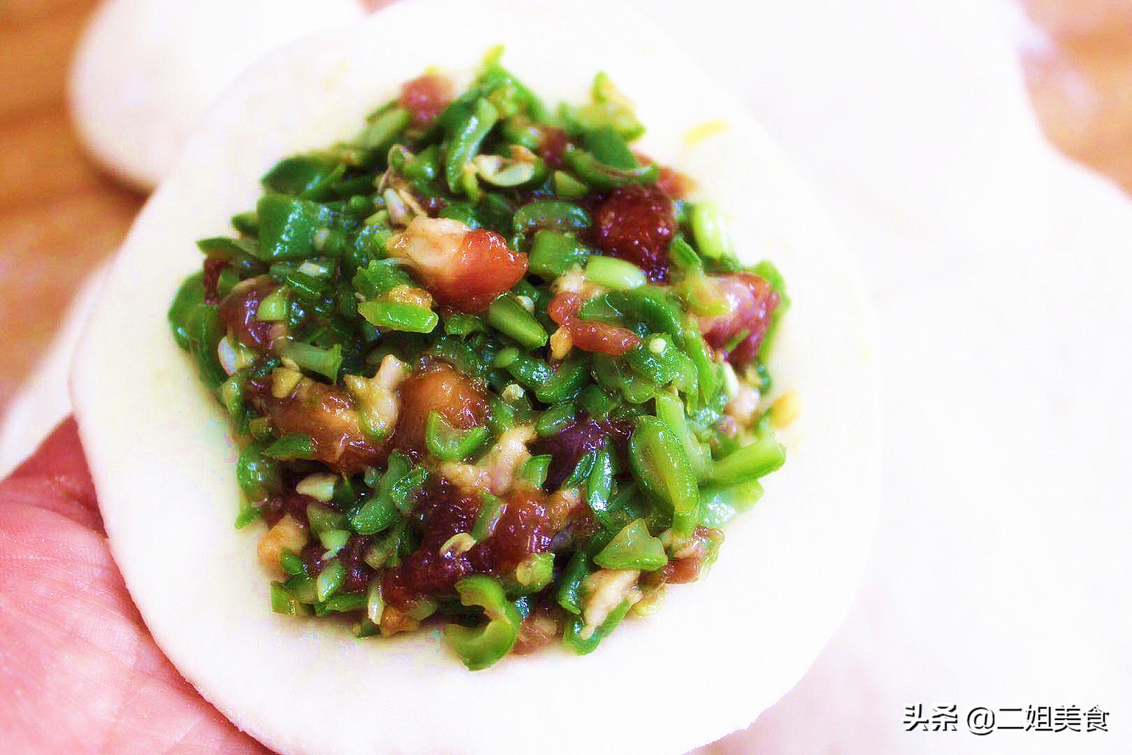 豆角肉包子的包法和发面全过程,做豆角包子豆角需要用水焯一下吗