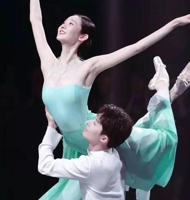 张艺凡创造营第一次跳舞,张艺凡跳舞创造营彩排