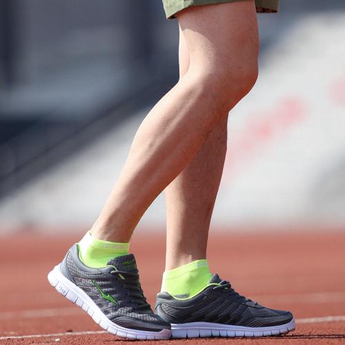 跑步穿跑步袜的好处,穿长筒跑步袜对跑步提升有帮助嘛