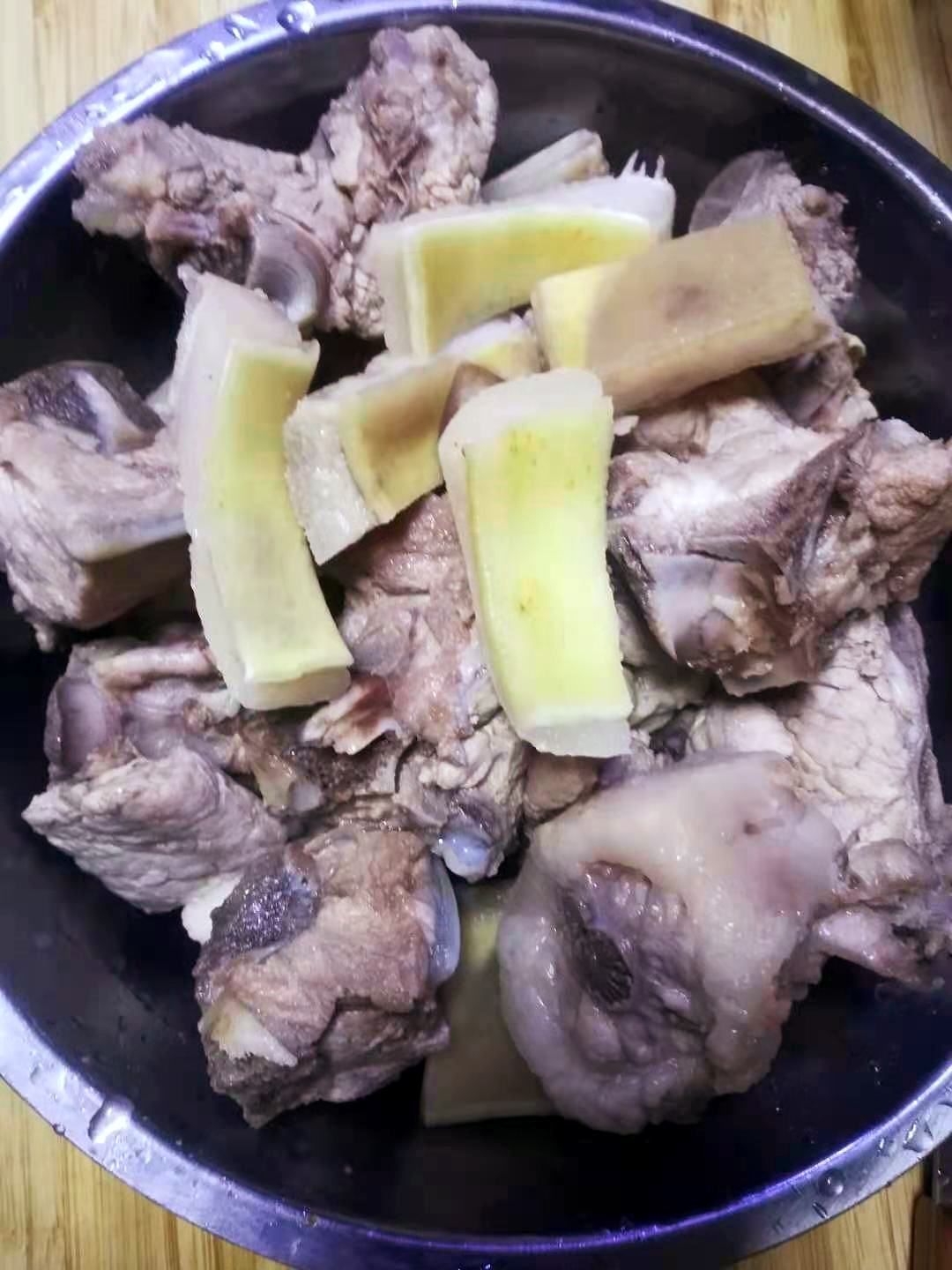 番茄筒骨汤这么做美味又营养,黄骨鱼山药番茄汤做法