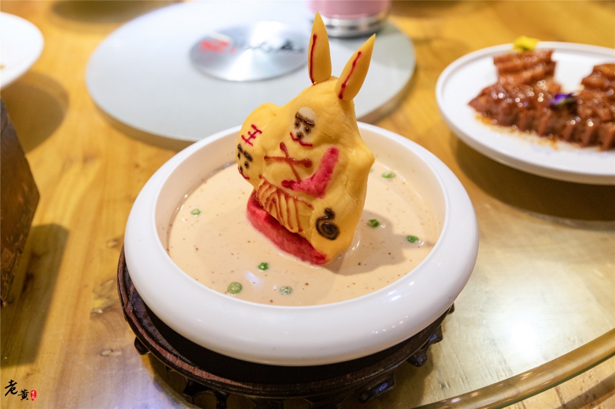 在北京吃烤鸭学知识，为什么总感觉面皮不够，郭德纲早已告知答案