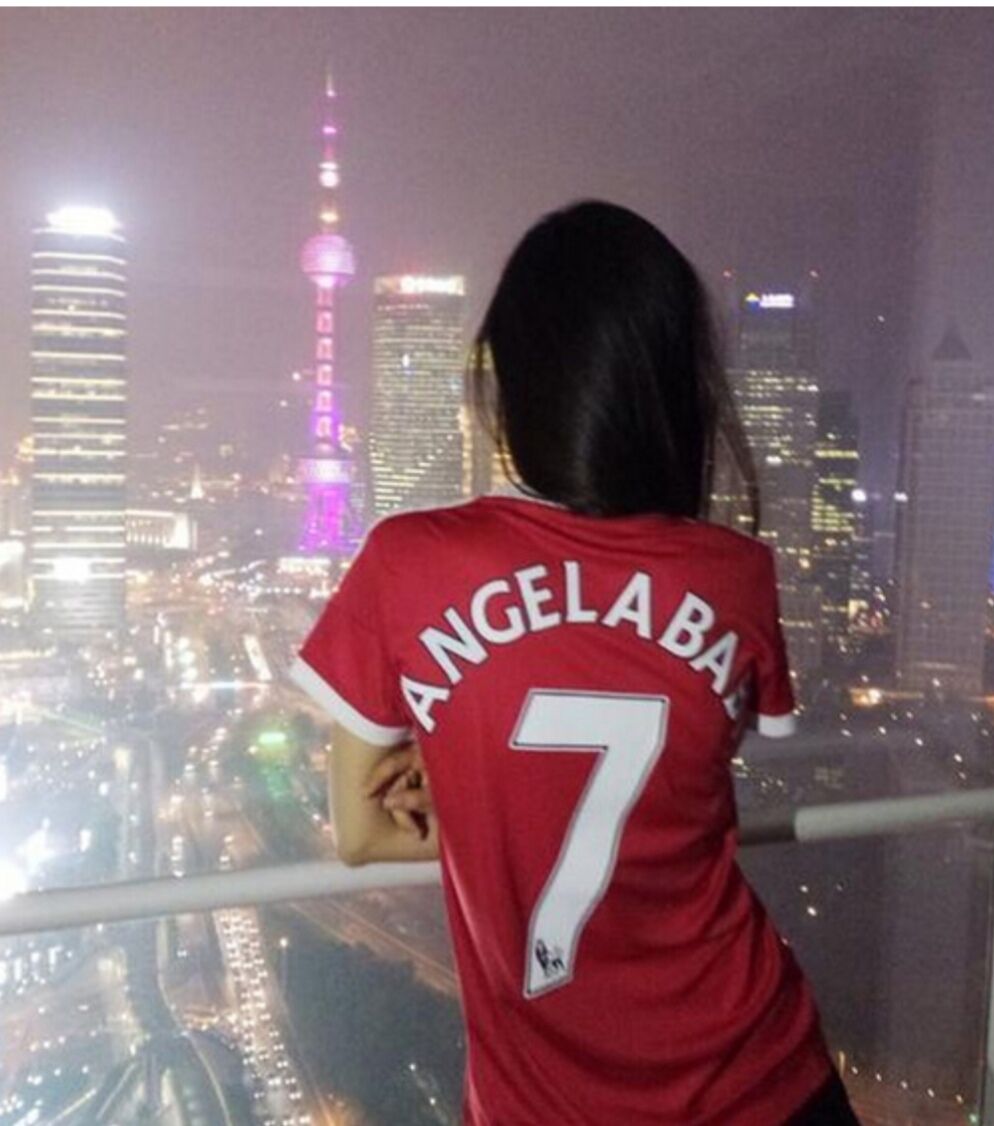 最受足球球星喜欢的女明星,女孩子喜欢足球的多吗