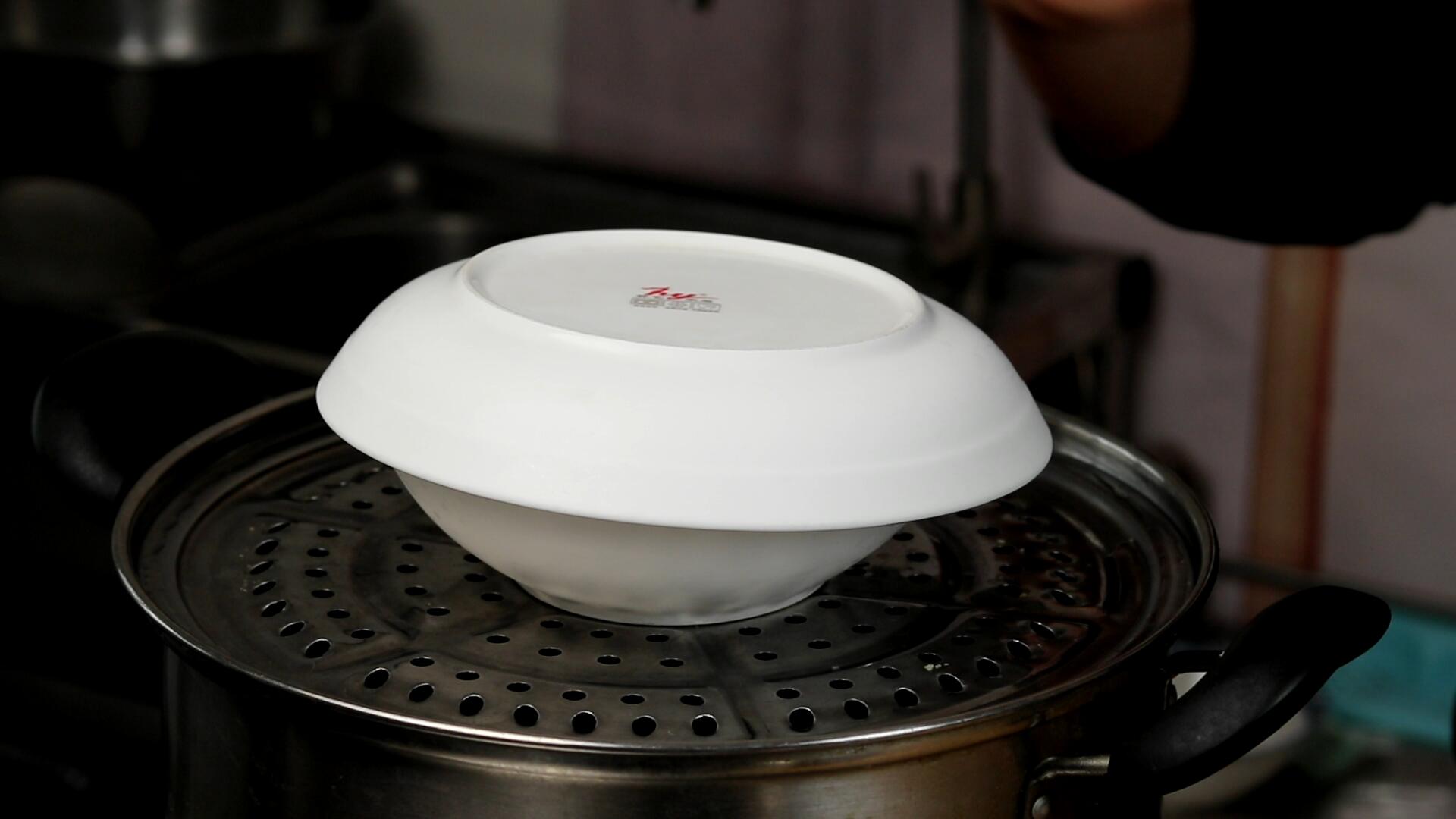 蒸鸡蛋羹加热水好还是凉水好,蒸鸡蛋羹是加凉水还是加热水好