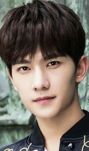 干净帅气阳光大男孩发型,阳光男孩帅气发型