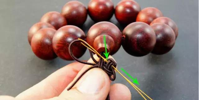 手串伸缩加珠绳打结法,单绳一珠一结打结法