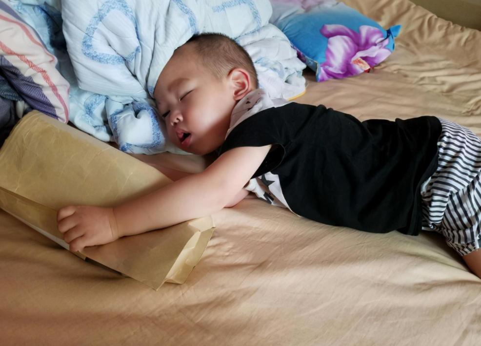 冬天晚上怎么喂奶粉避免宝宝着凉,冬天宝宝晚上睡觉怎么样不会着凉