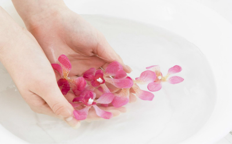 白色衣服被黑色衣服染上怎么洗掉,无论衣服上染上什么东西都能洗掉