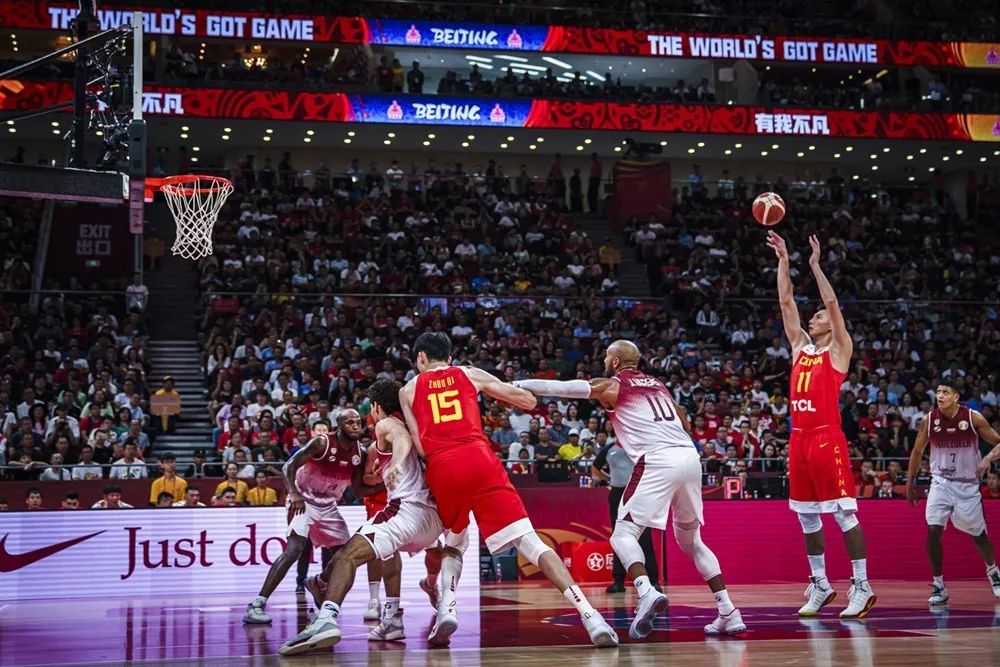 三后卫二中锋战术,三后卫男篮