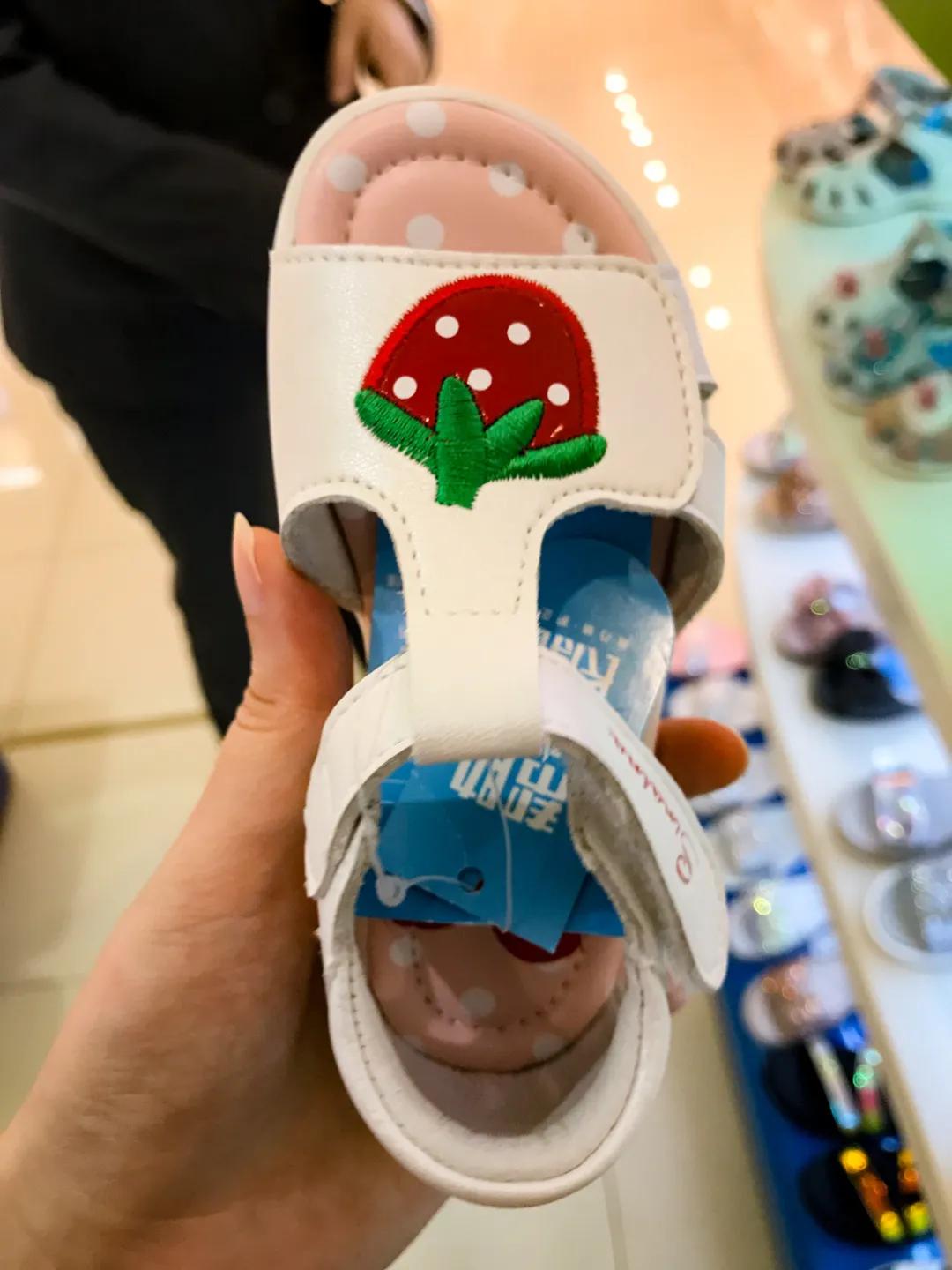 儿童穿哪种凉鞋比较好测评,关爱宝宝从脚开始